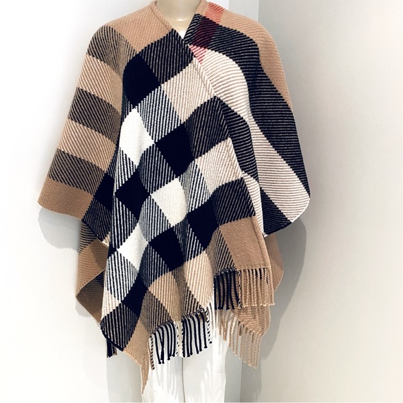 BURBERRY CHECK WOOL & CASHMERE FRINGE CAPE. - Picture 2 of 12